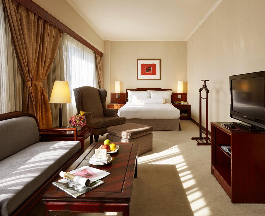 The Howard Plaza Hotel Тайбэй Экстерьер фото A room at the hotel