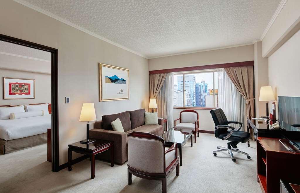 The Howard Plaza Hotel Тайбэй Номер фото A suite at the Conrad Hong Kong