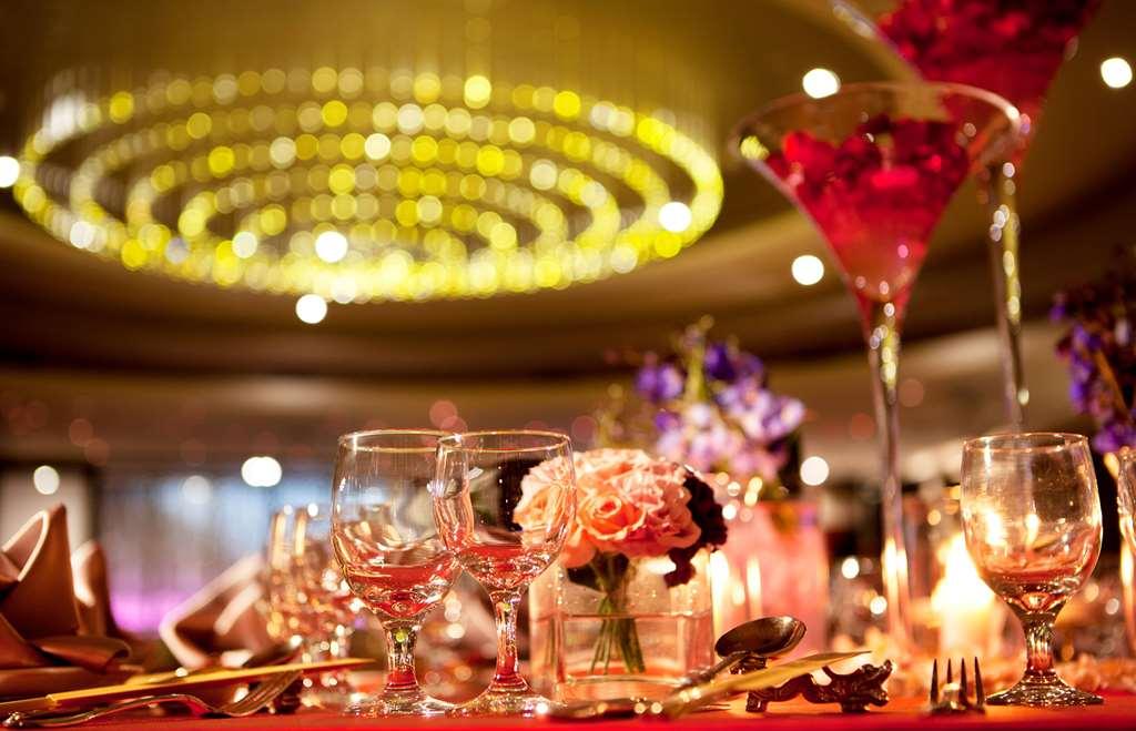 The Howard Plaza Hotel Тайбэй Ресторан фото The interior of the restaurant
