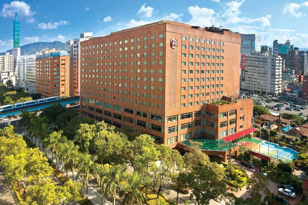The Howard Plaza Hotel Тайбэй Экстерьер фото Kaohsiung Medical University Hospital
