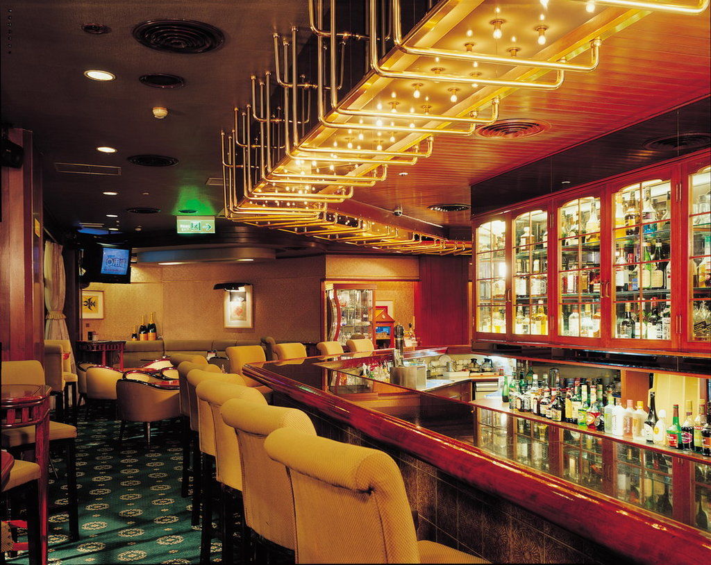 The Howard Plaza Hotel Тайбэй Ресторан фото The bar on board the Queen Mary 2