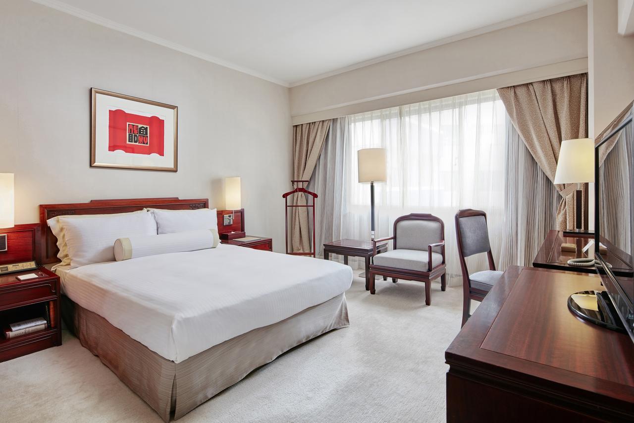 The Howard Plaza Hotel Тайбэй Экстерьер фото A room at the hotel